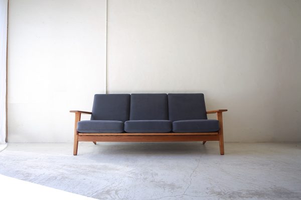 北欧ヴィンテージ家具のHans Wegner（ハンス・ウェグナー）デザインによるオーク材GETAMA社ソファ GE290