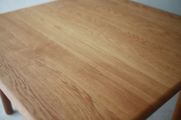 北欧ヴィンテージ家具／デンマークのデザイナー Hans Wegner（ハンス・ウェグナー ）デザインによるGETAMA社製オーク材コーヒーテーブル