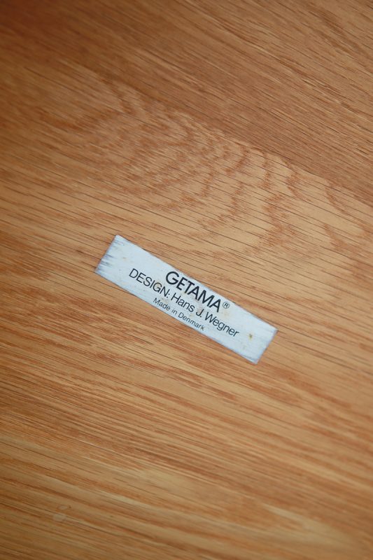 北欧ヴィンテージ家具／デンマークのデザイナー Hans Wegner（ハンス・ウェグナー ）デザインによるGETAMA社製オーク材コーヒーテーブル