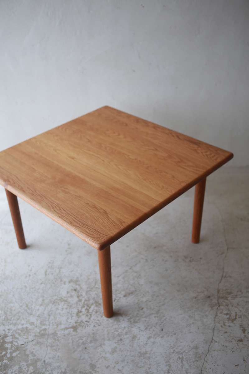北欧ヴィンテージ家具／デンマークのデザイナー Hans Wegner（ハンス・ウェグナー ）デザインによるGETAMA社製オーク材コーヒーテーブル