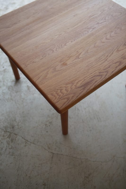 北欧ヴィンテージ家具／デンマークのデザイナー Hans Wegner（ハンス・ウェグナー ）デザインによるGETAMA社製オーク材コーヒーテーブル