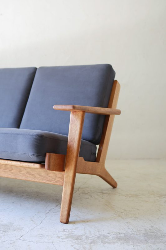 北欧ヴィンテージ家具のHans Wegner（ハンス・ウェグナー）デザインによるオーク材GETAMA社ソファ GE290