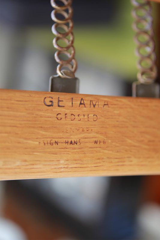北欧ヴィンテージ家具のHans Wegner（ハンス・ウェグナー）デザインによるオーク材GETAMA社ソファ GE290