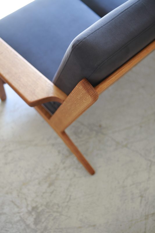 北欧ヴィンテージ家具のHans Wegner（ハンス・ウェグナー）デザインによるオーク材GETAMA社ソファ GE290
