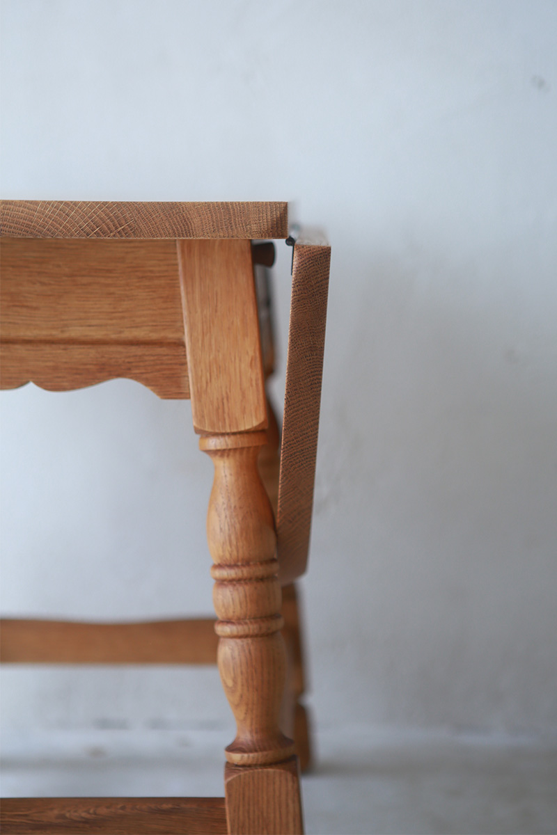 北欧ヴィンテージ家具/デンマークのデザイナー Henning Kjaernulf(ヘニング・ケアヌルフ )によるオーク材サイドテーブル