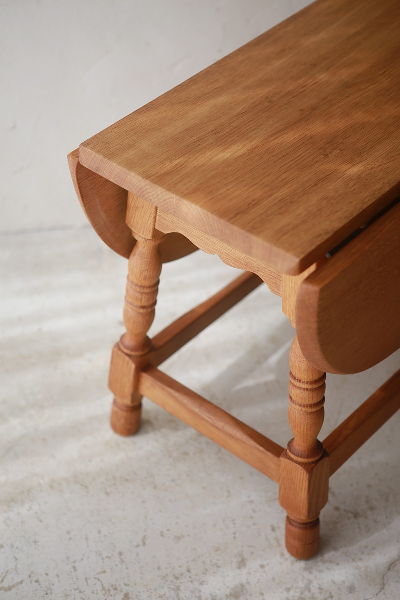 北欧ヴィンテージ家具/デンマークのデザイナー Henning Kjaernulf(ヘニング・ケアヌルフ )によるオーク材サイドテーブル