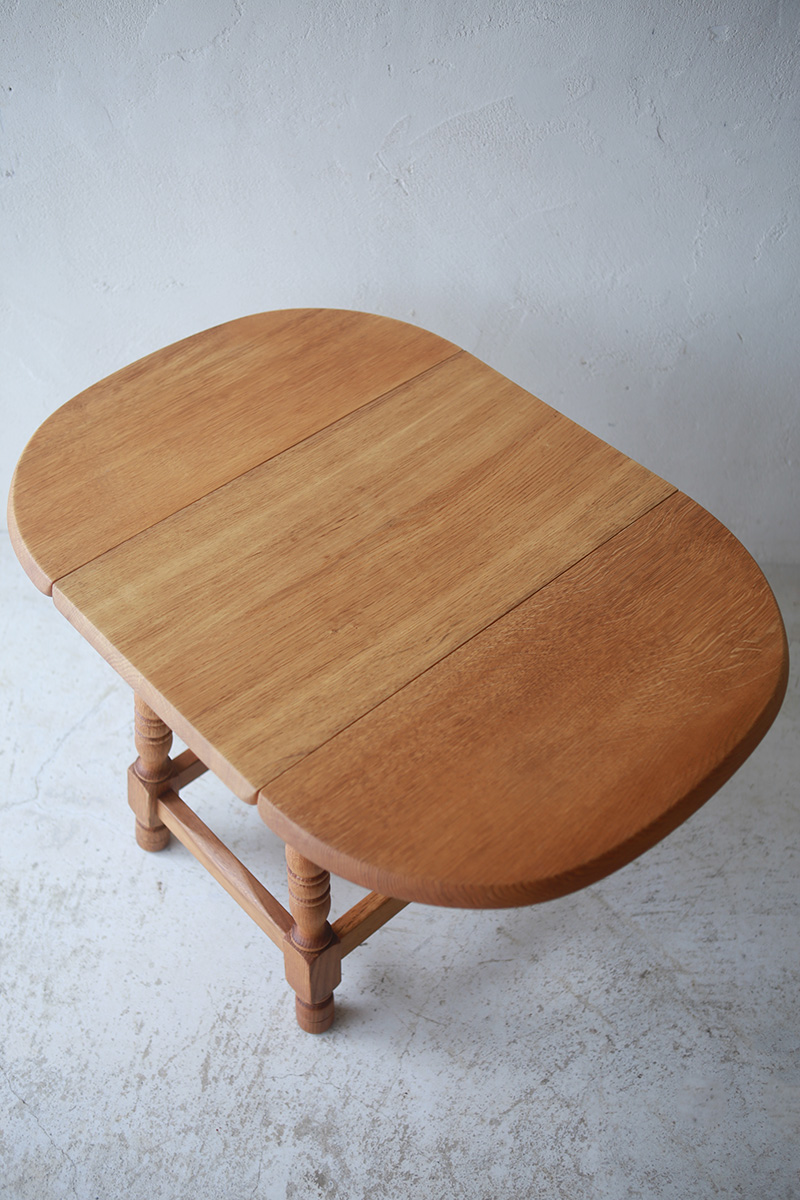 北欧ヴィンテージ家具/デンマークのデザイナー Henning Kjaernulf(ヘニング・ケアヌルフ )によるオーク材サイドテーブル