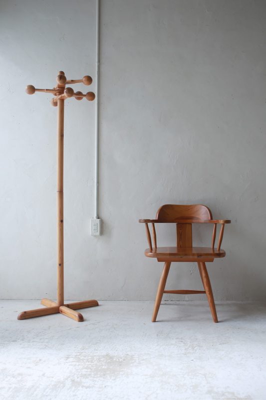 北欧ヴィンテージ家具のフィンランド Asko社製 パイン材アームチェア