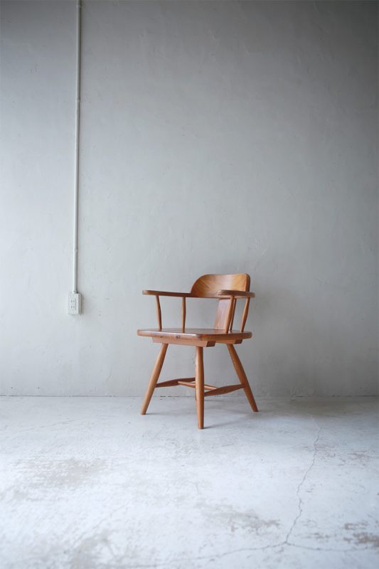 北欧ヴィンテージ家具のフィンランド Asko社製 パイン材アームチェア
