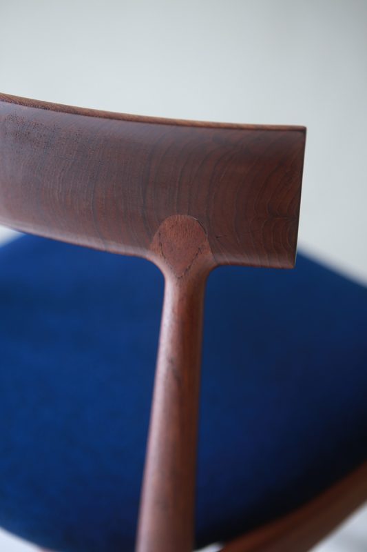 デンマーク+ヴィンテージ家具+Johannes+Andersen（ヨハネス・アンダーセン）デザインによるMoreddi社製ダイニングチェア