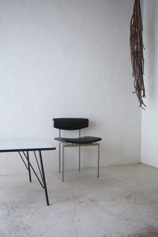 オランダ ヴィンテージ家具 Rudolf Wolf デザインによるダイニングチェア Alpha