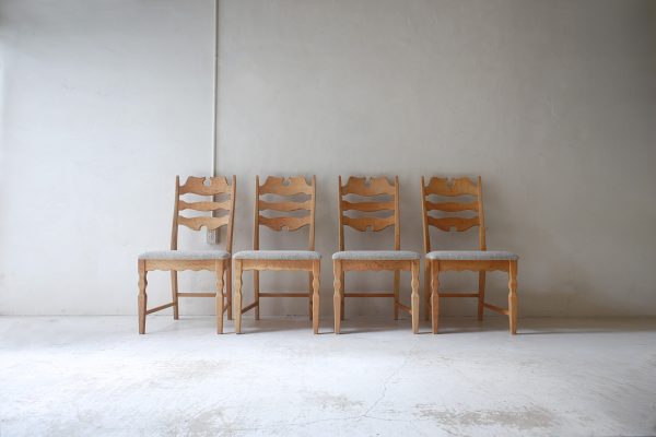 北欧ヴィンテージ家具/デンマークのデザイナー Henry Henning Kjaernulf(ヘンリー ヘニング・ケアヌルフ )デザインによるオーク材ダイニングチェア