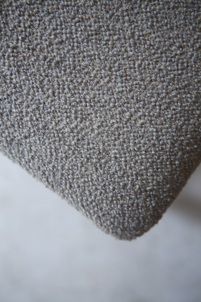 北欧ヴィンテージ家具／デンマークのデザイナー Henry Henning Kjaernulf（ヘンリー　ヘニング・ケアヌルフ ）デザインによるオーク材ダイニングチェア