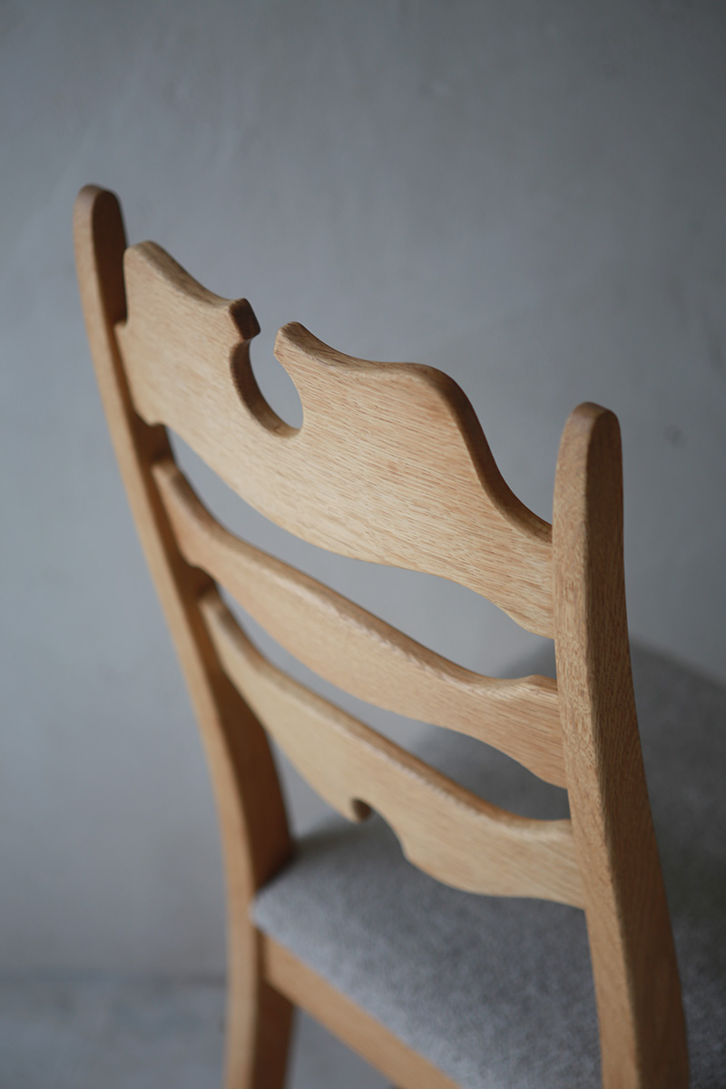 北欧ヴィンテージ家具／デンマークのデザイナー Henry Henning Kjaernulf（ヘンリー　ヘニング・ケアヌルフ ）デザインによるオーク材ダイニングチェア