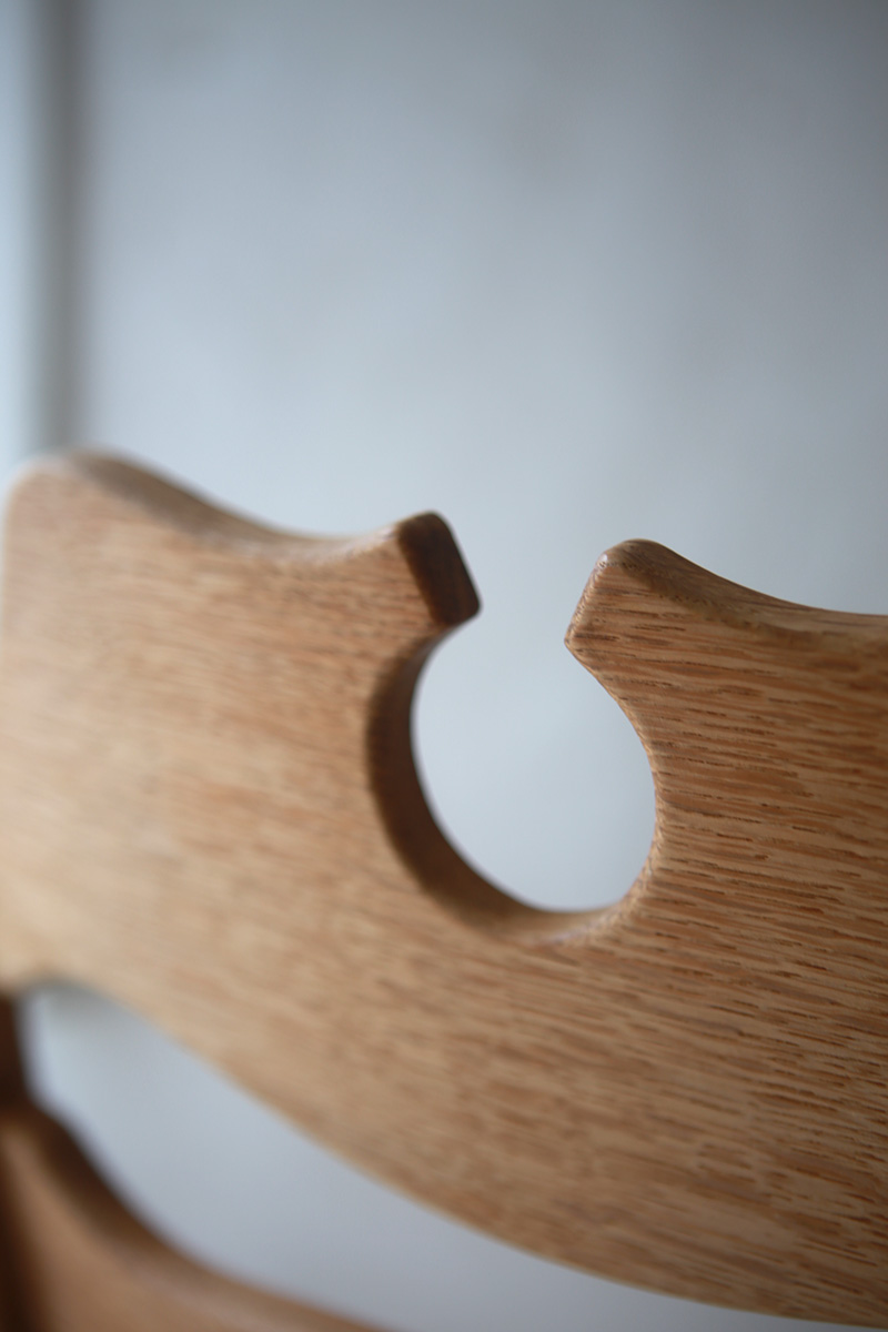 北欧ヴィンテージ家具／デンマークのデザイナー Henry Henning Kjaernulf（ヘンリー　ヘニング・ケアヌルフ ）デザインによるオーク材ダイニングチェア