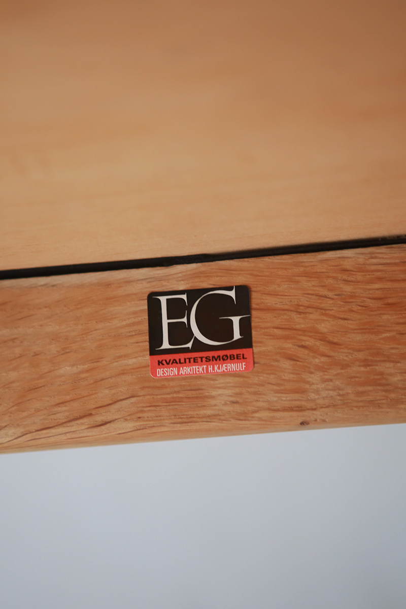 北欧ヴィンテージ家具/デンマークのデザイナー Henry Henning Kjaernulf(ヘンリー ヘニング・ケアヌルフ )デザインによるオーク材ダイニングチェア