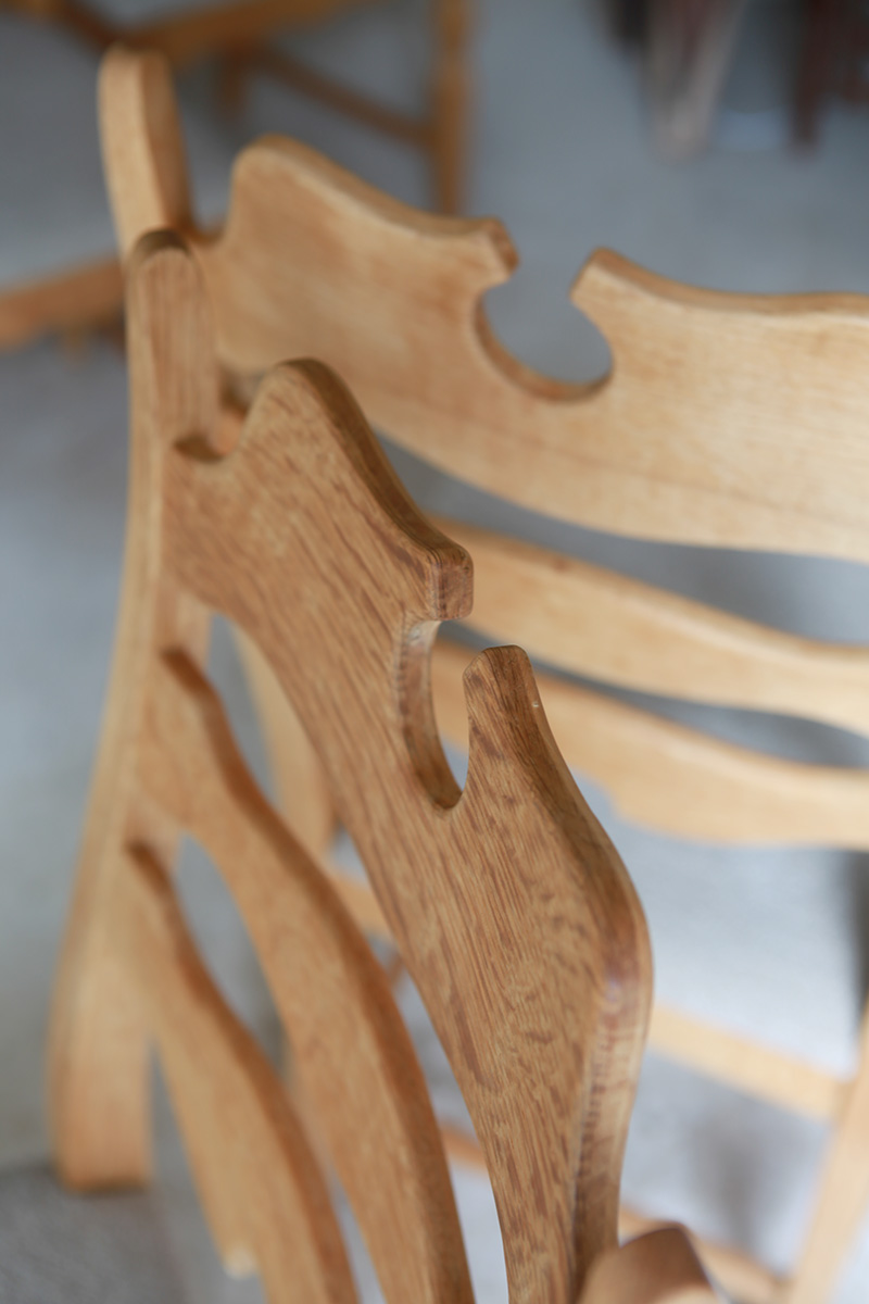 北欧ヴィンテージ家具/デンマークのデザイナー Henry Henning Kjaernulf(ヘンリー ヘニング・ケアヌルフ )デザインによるオーク材ダイニングチェア