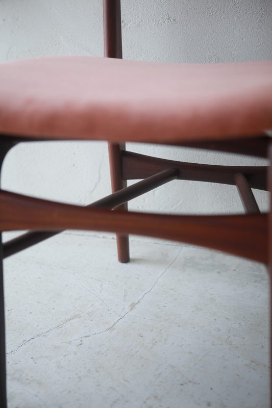 ヴィンテージ家具　オランダのlouis van teeffelen デザインによるWebe社製ダイニングチェア Hamar