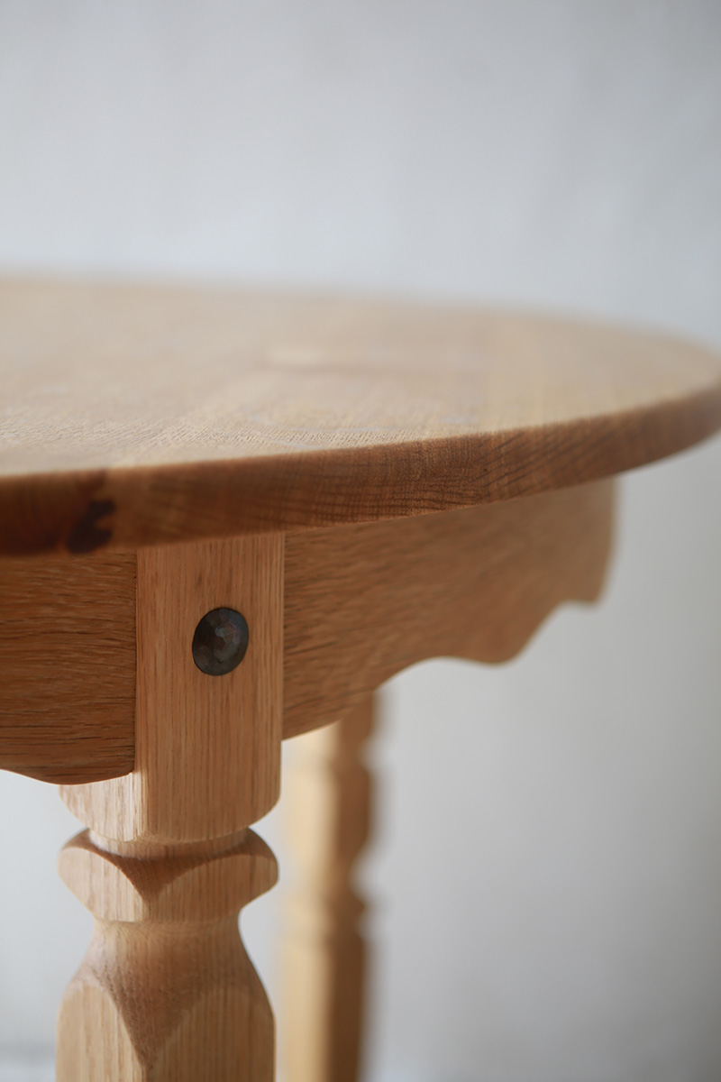 北欧ヴィンテージ家具/デンマークのデザイナー Henry Henning Kjaernulf(ヘンリー ヘニング・ケアヌルフ )デザインによるオーク材ダイニングテーブル