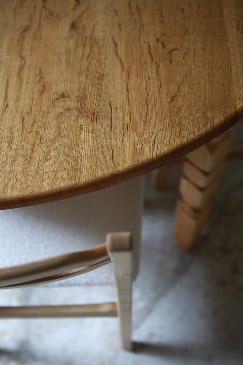 北欧ヴィンテージ家具/デンマークのデザイナー Henry Henning Kjaernulf(ヘンリー ヘニング・ケアヌルフ )デザインによるオーク材ダイニングテーブル