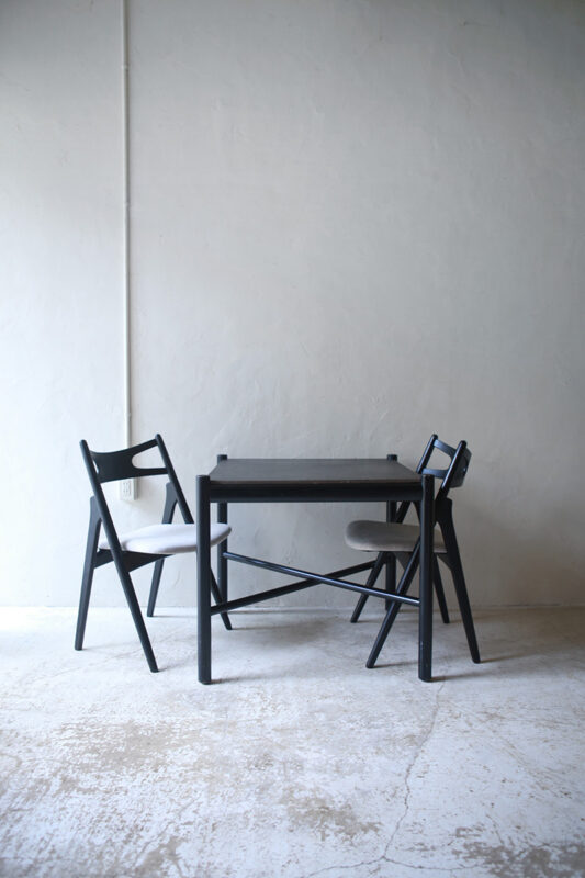 北欧ヴィンテージ家具／デンマークのデザイナー Mogens Lassen（モーエンス・ラッセン）デザインによるFritz Hansen（フリッツ・ハンセン）社製　ダイニングテーブル