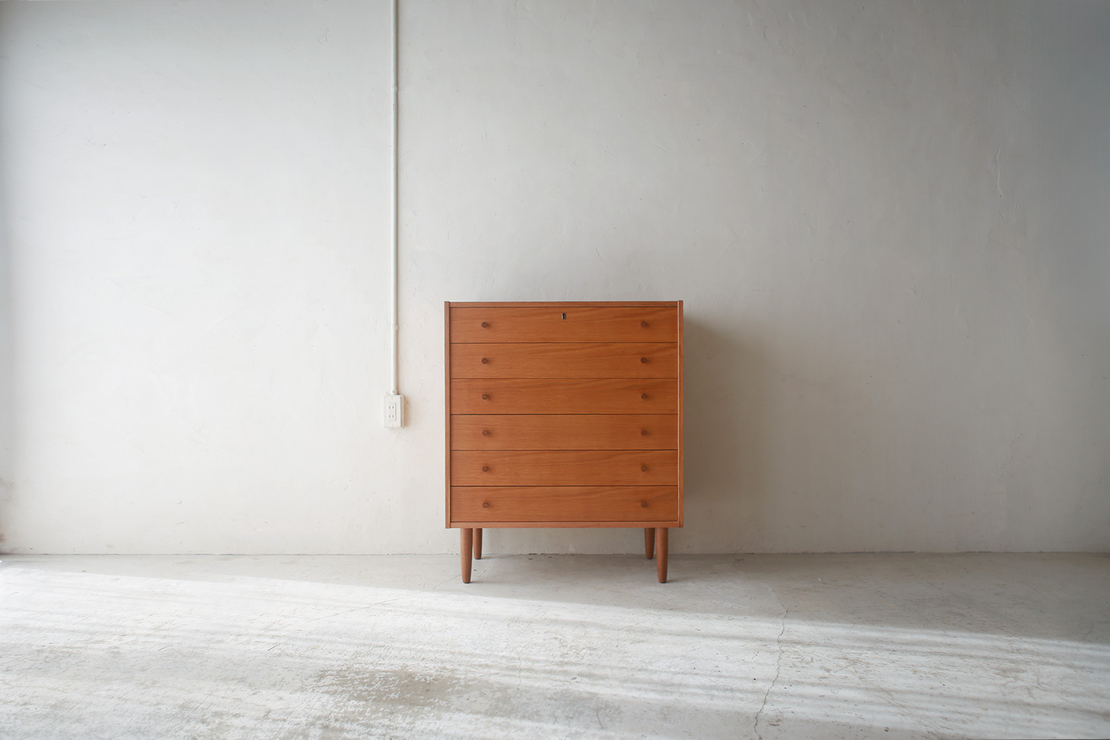 北欧ヴィンテージ家具／デンマーク家具メーカーDomino Mobler社製　オーク材チェスト