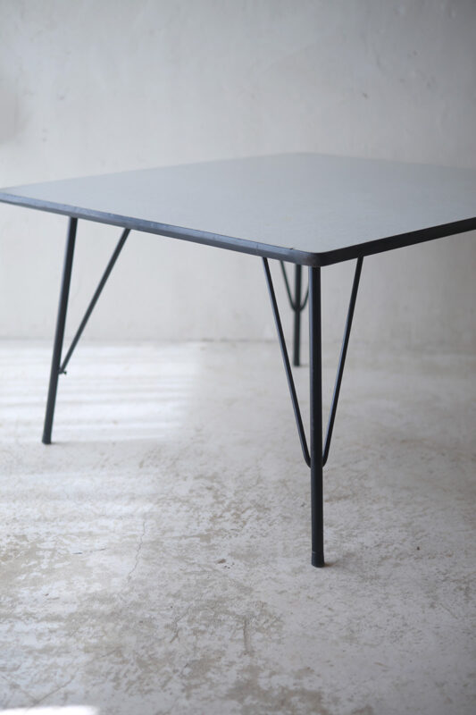 ヴィンテージ家具／オランダのデザイナー Rudolf Wolf（ルドルフ・ウォルフ ）デザインによるダイニングテーブル