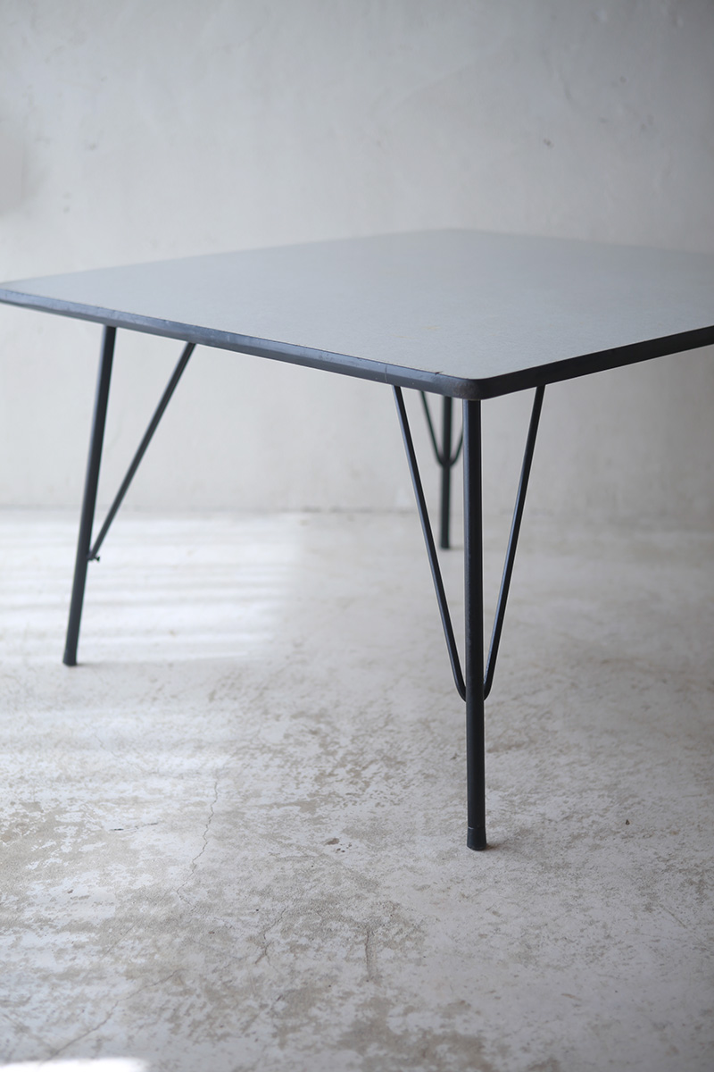 ヴィンテージ家具/オランダのデザイナー Rudolf Wolf(ルドルフ・ウォルフ )デザインによるダイニングテーブル