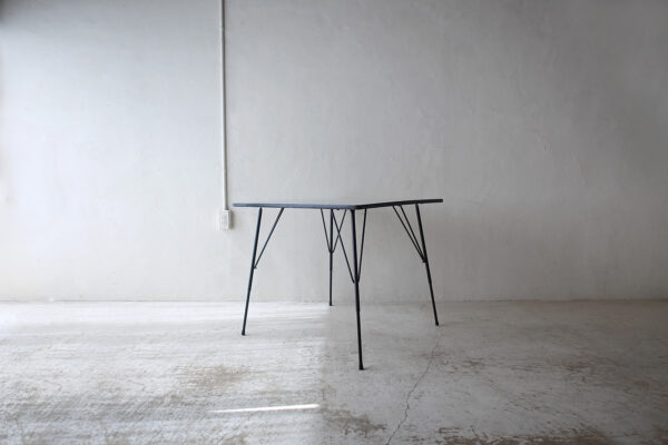 ヴィンテージ家具／オランダのデザイナー Rudolf Wolf（ルドルフ・ウォルフ ）デザインによるダイニングテーブル