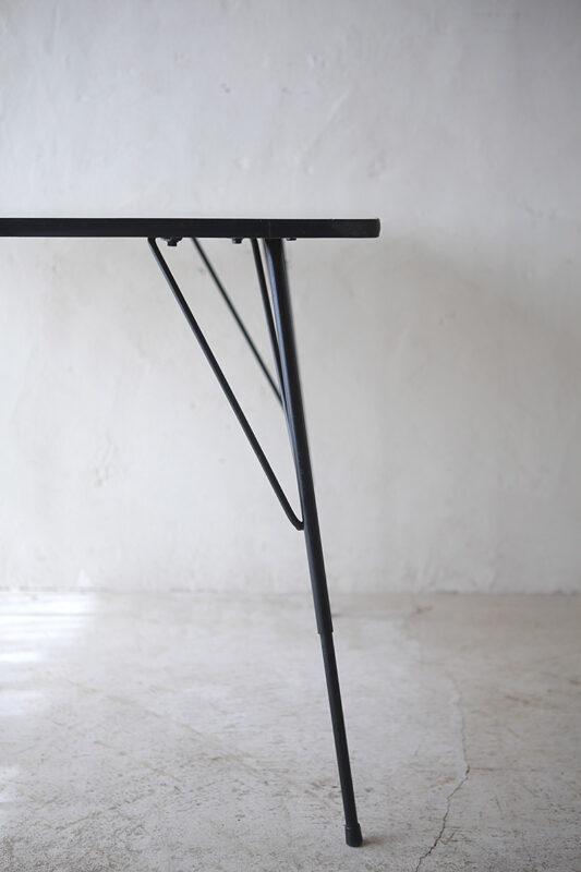 ヴィンテージ家具／オランダのデザイナー Rudolf Wolf（ルドルフ・ウォルフ ）デザインによるダイニングテーブル