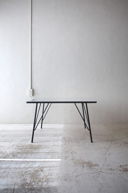 ヴィンテージ家具／オランダのデザイナー Rudolf Wolf（ルドルフ・ウォルフ ）デザインによるダイニングテーブル