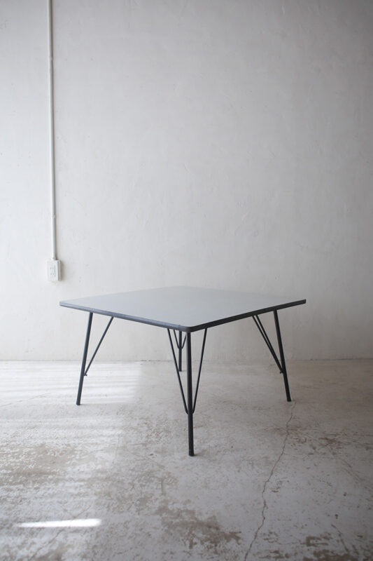 ヴィンテージ家具／オランダのデザイナー Rudolf Wolf（ルドルフ・ウォルフ ）デザインによるダイニングテーブル