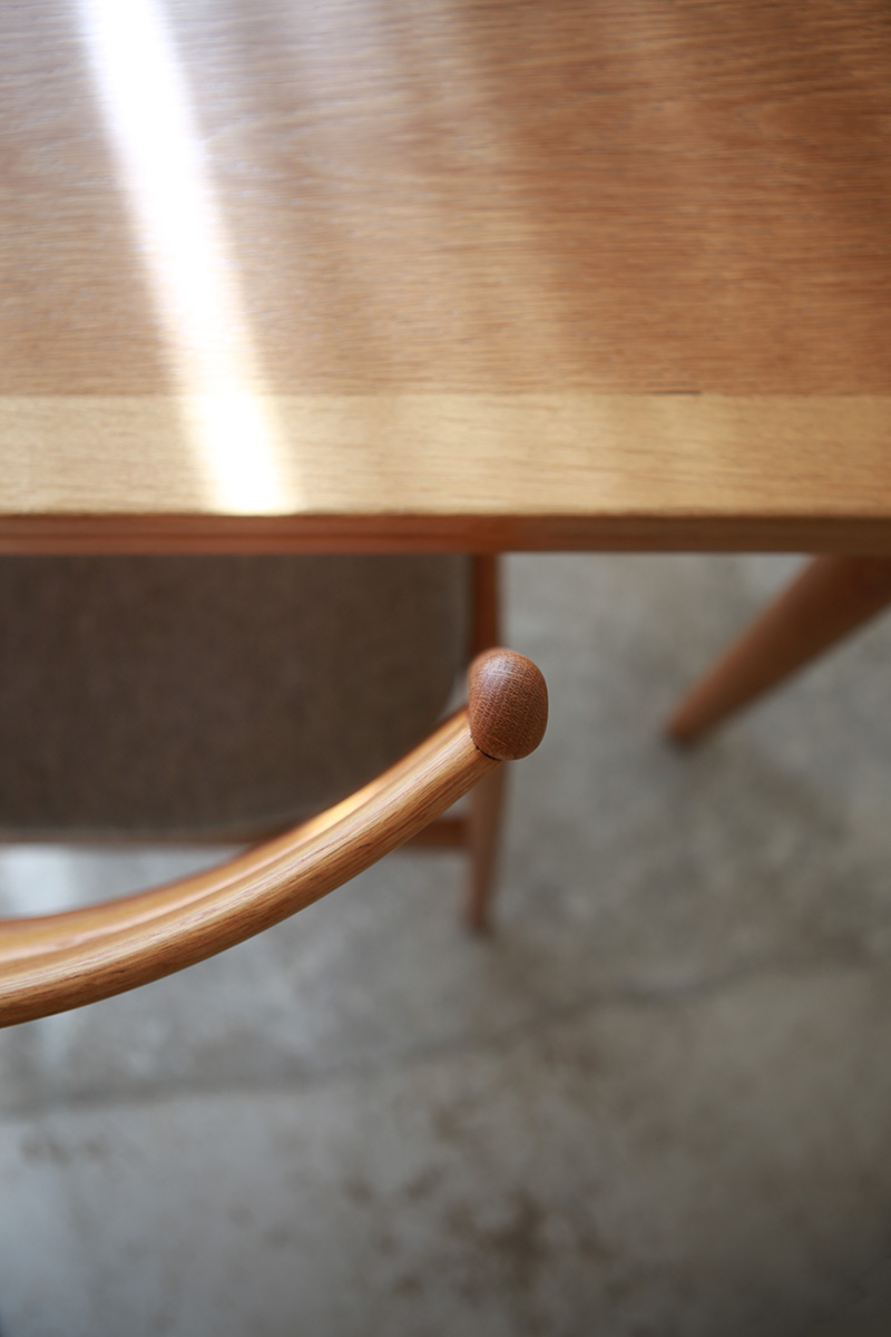 北欧ヴィンテージ家具／デンマークのデザイナーKaj Winding（カイ・ウィンディング ）デザインによるオーク材ダイニングテーブル