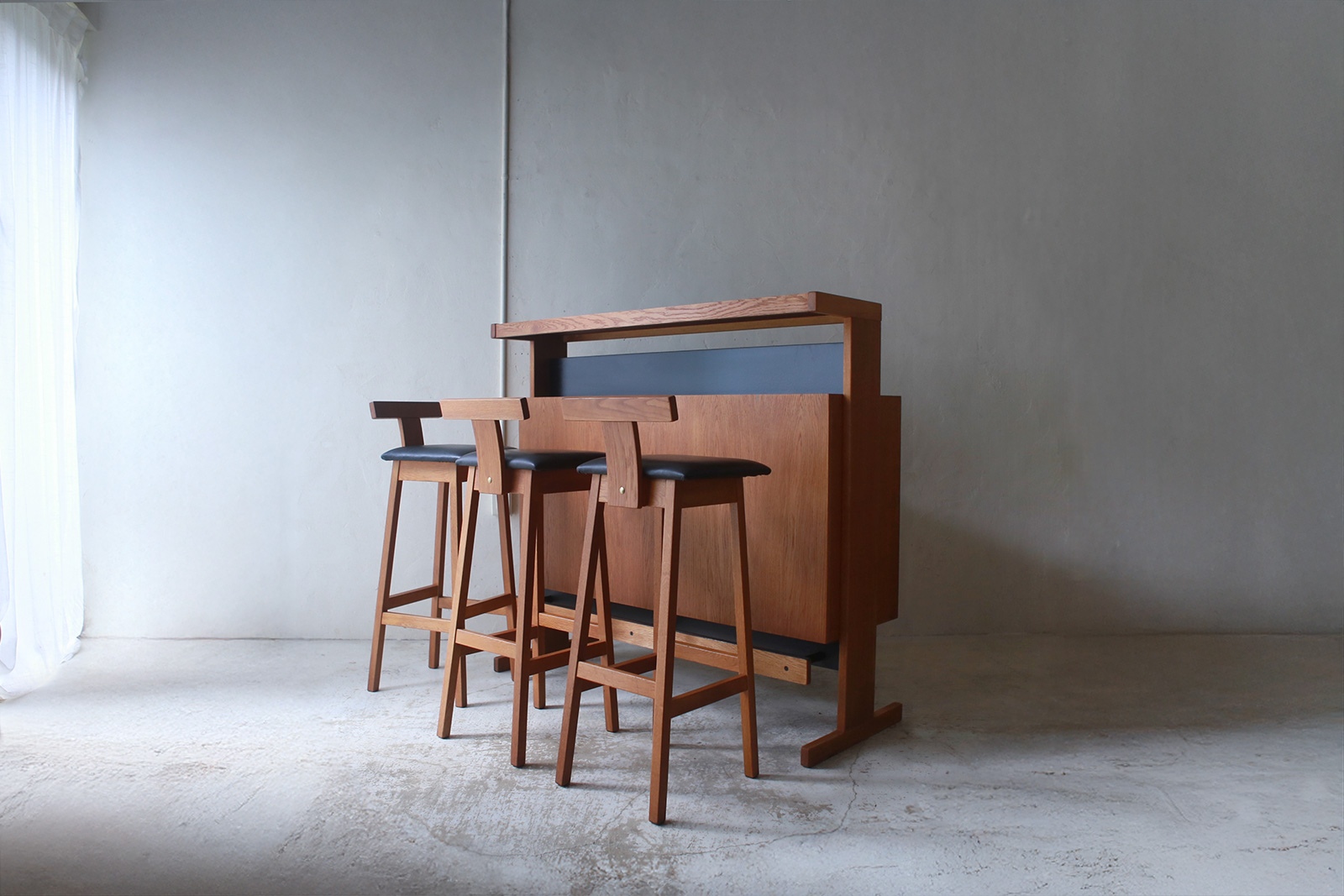 北欧ヴィンテージ家具 デンマークのNeils Erik デザインのVantinge Mobelindustri 社製 バーキャビネット