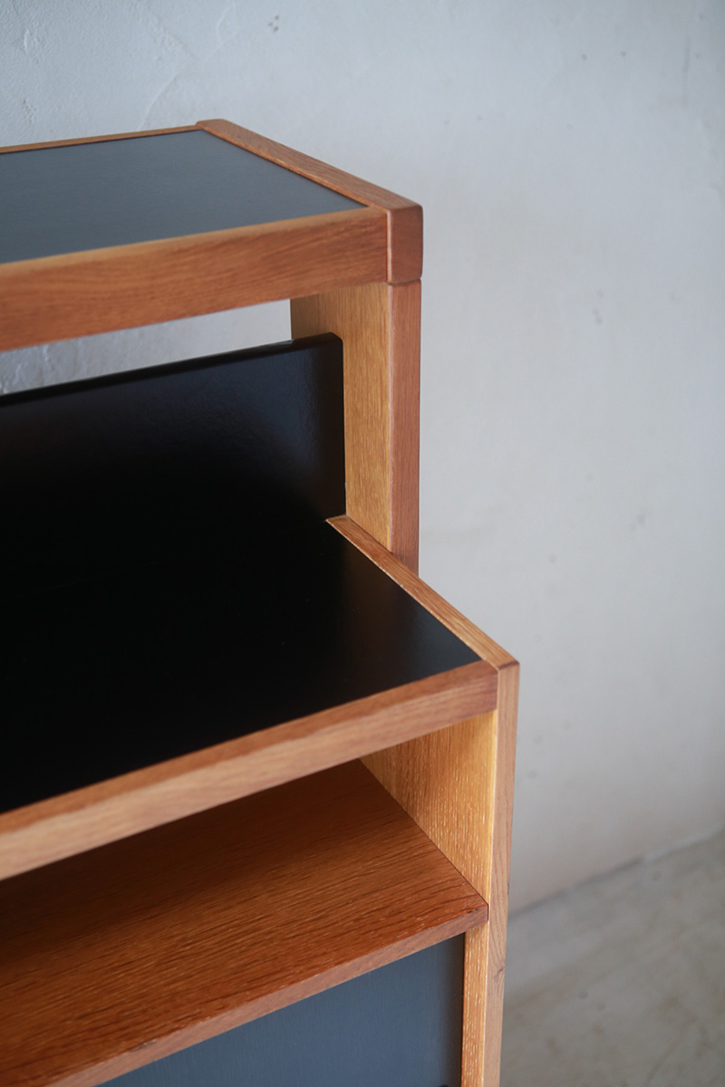 北欧ヴィンテージ家具 デンマークのNeils Erik デザインのVantinge Mobelindustri 社製 バーキャビネット