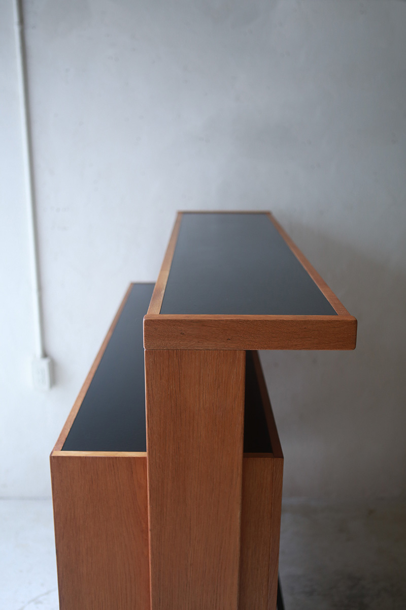 北欧ヴィンテージ家具 デンマークのNeils Erik デザインのVantinge Mobelindustri 社製 バーキャビネット