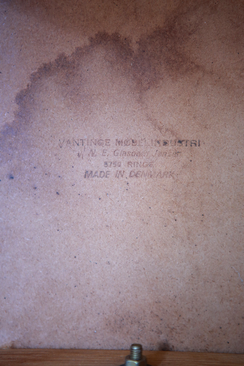 北欧ヴィンテージ家具 デンマークのNeils Erik デザインのVantinge Mobelindustri 社製 バーキャビネット
