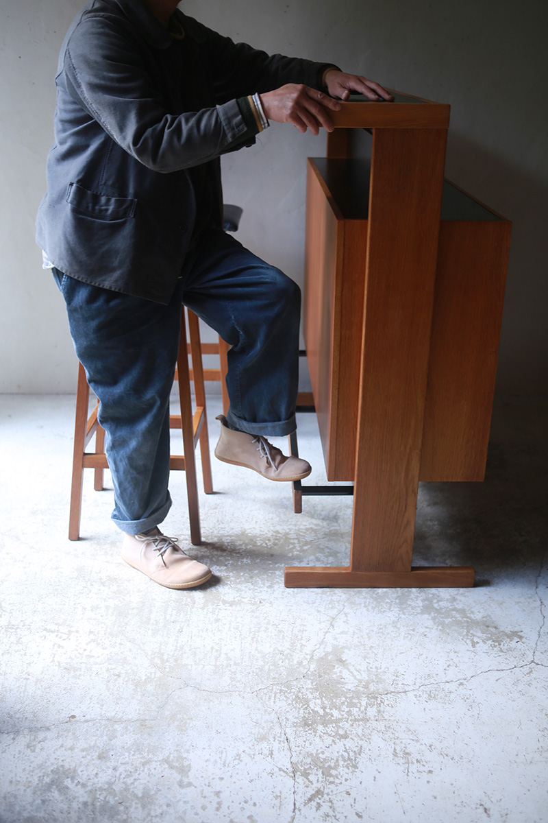 北欧ヴィンテージ家具 デンマークのNeils Erik デザインのVantinge Mobelindustri 社製 バーキャビネット