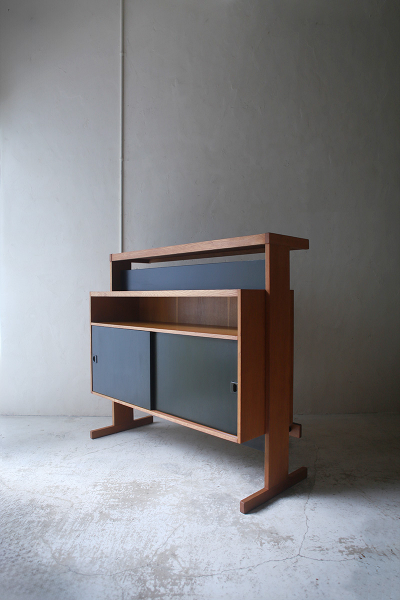 北欧ヴィンテージ家具 デンマークのNeils Erik デザインのVantinge Mobelindustri 社製 バーキャビネット