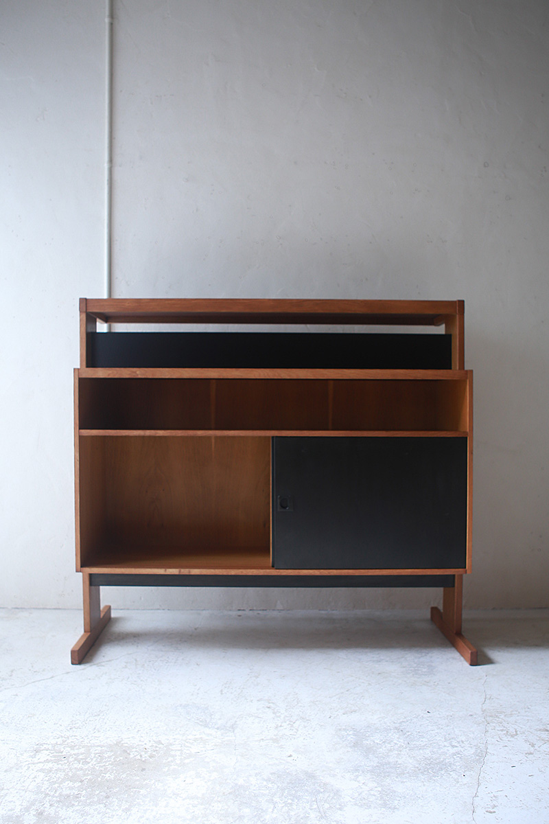 北欧ヴィンテージ家具 デンマークのNeils Erik デザインのVantinge Mobelindustri 社製 バーキャビネット