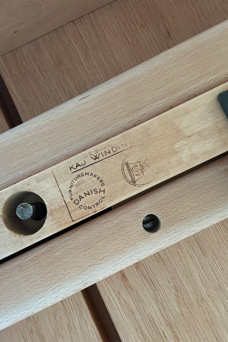 北欧ヴィンテージ家具／デンマークのデザイナーKaj Winding（カイ・ウィンディング ）デザインによるオーク材ダイニングテーブル