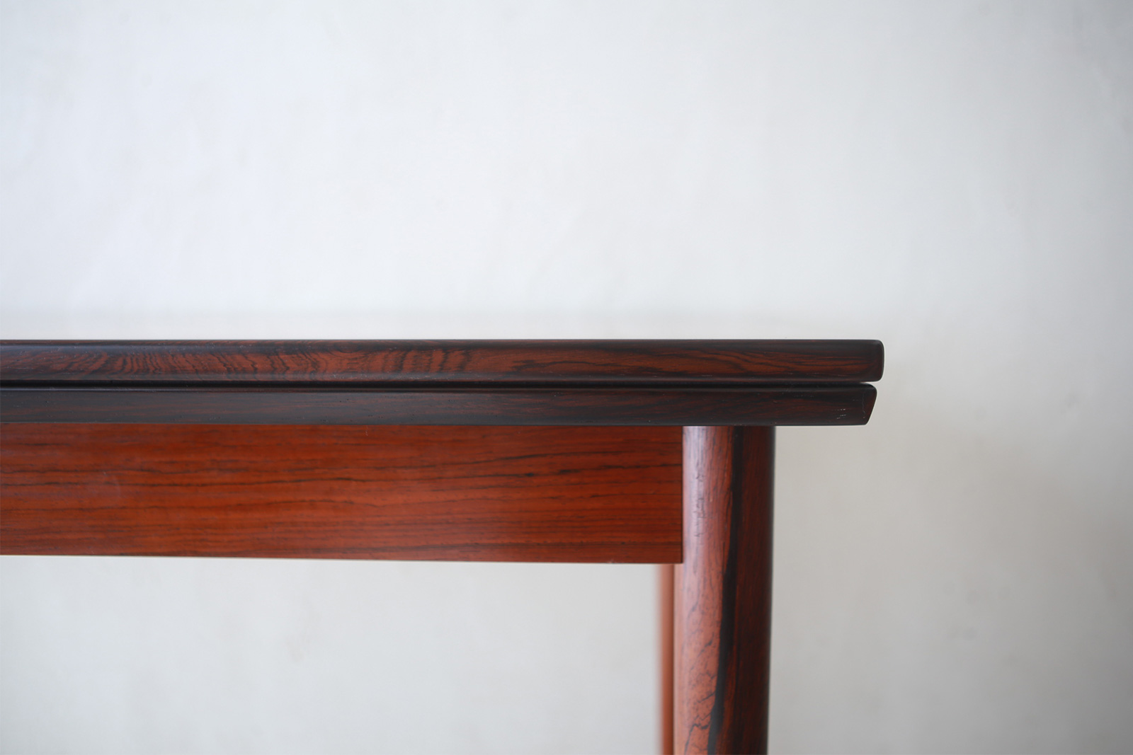 北欧ヴィンテージ家具 デンマーク製 ローズウッド材 エクステンションダイニングテーブル