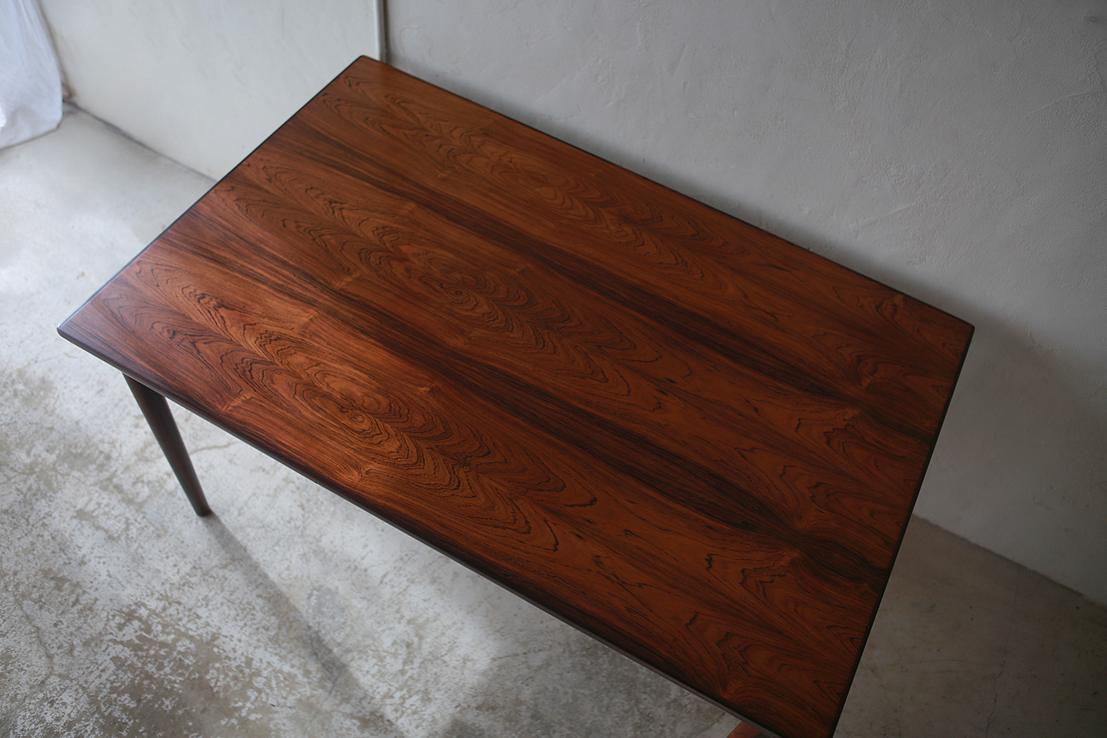 北欧ヴィンテージ家具 デンマーク製 ローズウッド材 エクステンションダイニングテーブル