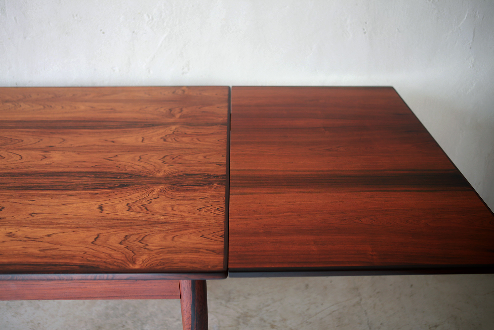 北欧ヴィンテージ家具 デンマーク製 ローズウッド材 エクステンションダイニングテーブル